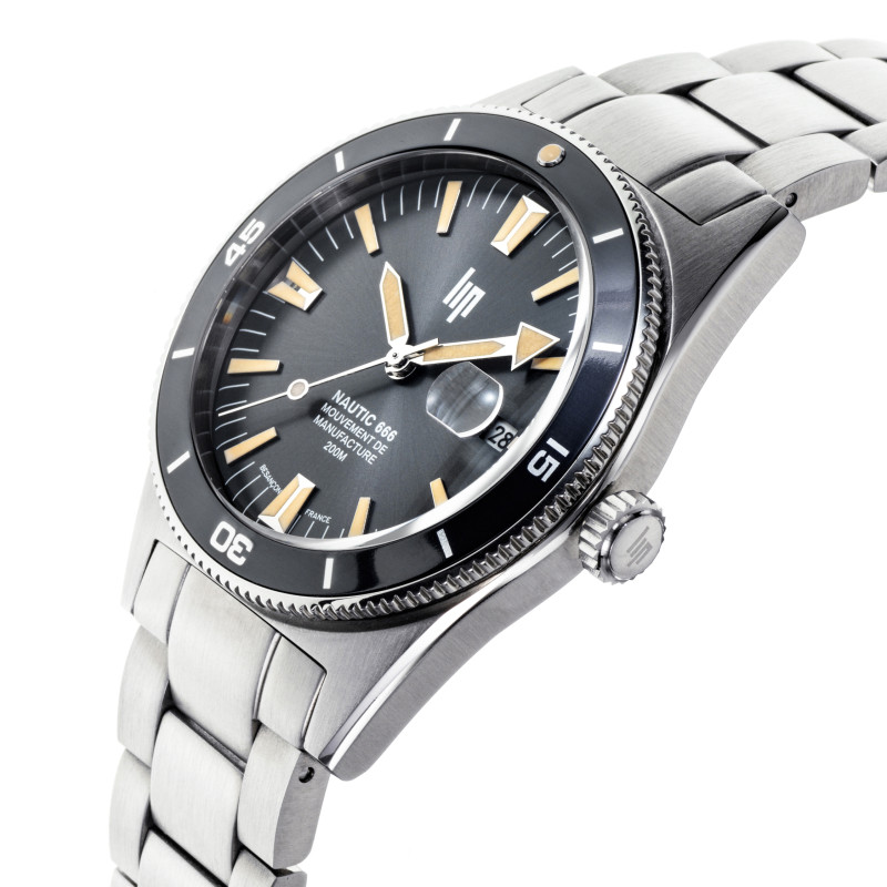 Montre LIP Nautic 666 Mouvement de manufacture française Montre LIP Nautic 666 Mouvement de manufacture française