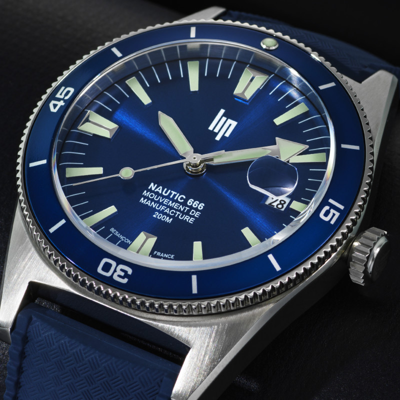Montre LIP Nautic 666 bracelet élastomère bleu - Montre de plongée 200 m Montre LIP Nautic 666 bracelet élastomère bleu - Montre de plongée 200 m