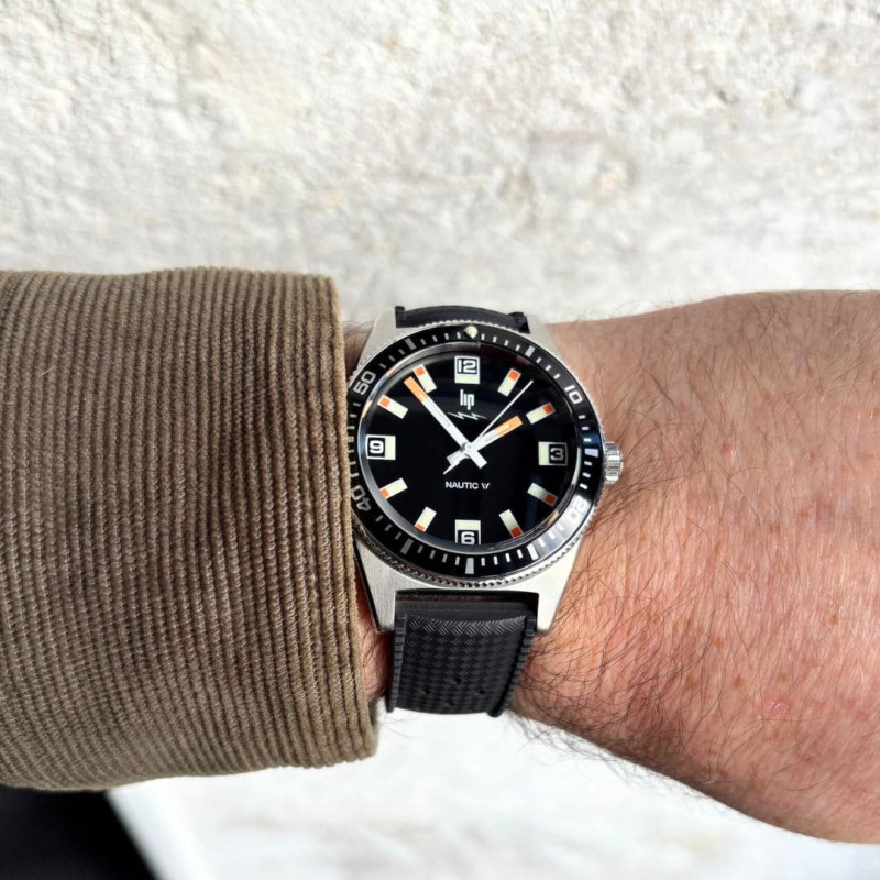 Nautic W Quartz 200 M 39 MM